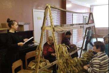 "Будем плести, пока это нужно нашим ребятам!"