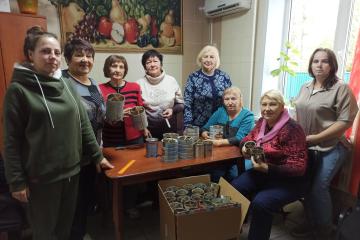 Изготовление окопных свечей для наших солдат на передовой.