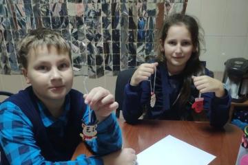 Творческое занятие по росписи деревянных фигурок на тему "Ёлочные игрушки".